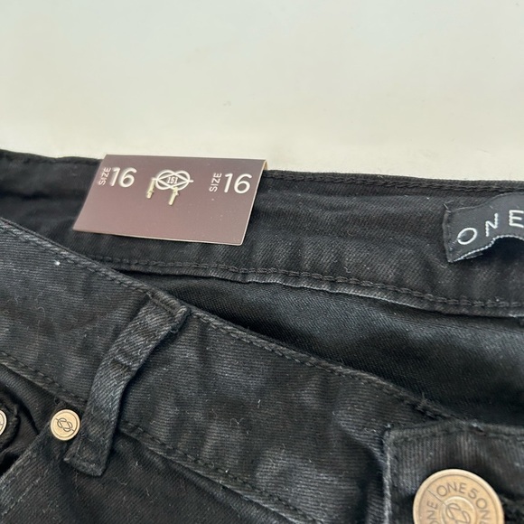 One  5 One NWOT Skinny Lace Embellished Black Crop Pants - Picture 4 of 5